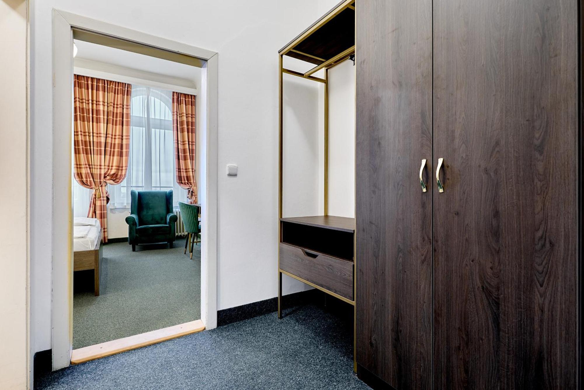 Hotel Maxim มาเรียอานซเกลาซนี ภายนอก รูปภาพ